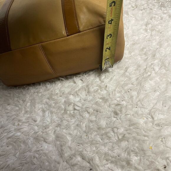 Vintage Coach Leatherware Est. 1941 tan shoulder bag with brown straps and trims - Picture 13 of 16